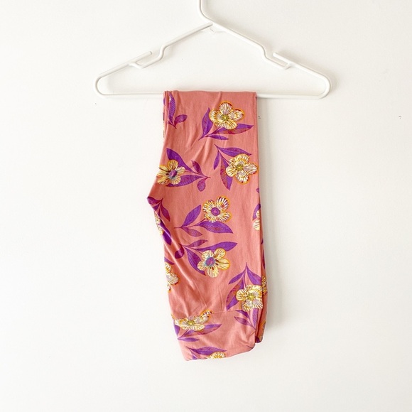 Light Pink Background Cream Flower Buttery Soft Lularoe Leggings One Size NWOT - Picture 3 of 8